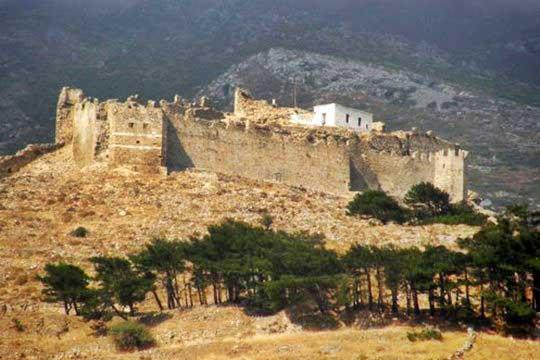 σκοπό ενώ τα πετρώματα που χρησιμοποιήθηκαν ήταν όλα από ακατέργαστους ογκόλιθους. Το μεγαλύτερος μέρος τους όμως σήμερα έχει καταστραφεί. Εικόνα 7: Το Καστέλλο Ρόσσο. Πηγή: www.google.gr.