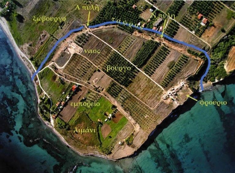 λιμάνι. Η δεύτερη ονομάζεται εκ περιτροπής της Ανδραβίδας ενώ ή τρίτη ονομαζόταν του Χλουμουντζιού. (Υπουργείο πολιτισμού, 2005: 31). Εικόνα 23: Κάτοψη της Γλαρέντζας. Πηγή: www.google.