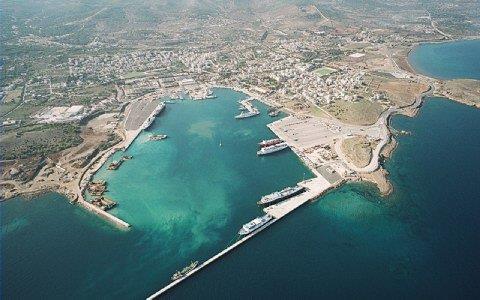 Εικόνα 2.1: Γενική άποψη του λιμένα του Λαυρίου (www.lavriaki.gr) Το Λαύριο αποτέλεσε παλαιότερα ανθηρή βιομηχανική πόλη με πλήθος βιομηχανιών.