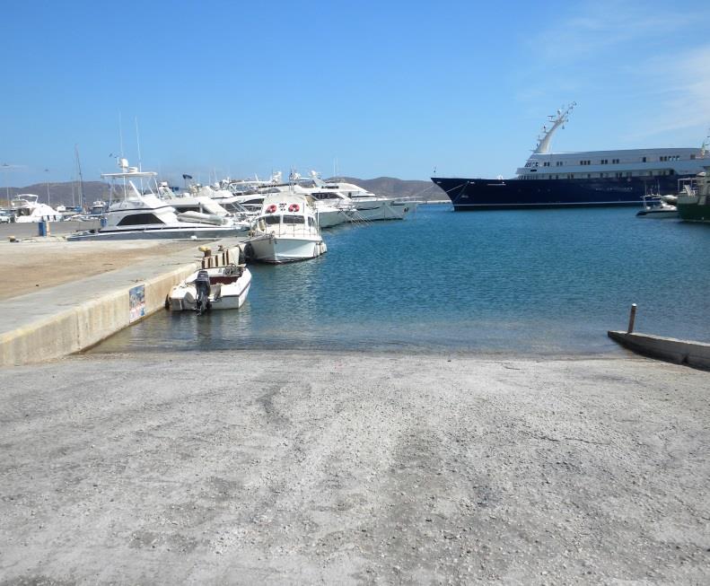 μήκος παραβολής όλων των πλευρών του περίπου ίσο με 330 m και βάθος περίπου 4 m.