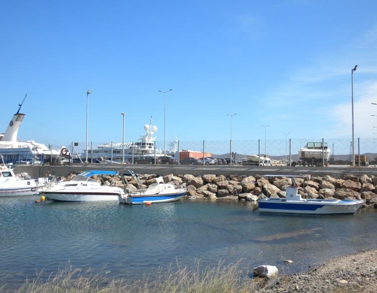 Κατά ανάλογο τρόπο, τόσο οι κατάπλοι, όσο και οι απόπλοι διατηρούν παρουσιάζουν σχετικά ομαλή εξέλιξη κατά τη διάρκεια της υπό εξέταση εξαετίας, με, κατά κανόνα, όχι ιδιαίτερα μεγάλες ποσοστιαίες