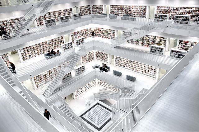 Βιβλιοθήκη στην Στουτγκάρδη, Γερμανία άνοιξε επίσημα ένα θαυμάσια νέο πολιτιστικό κέντρο, η Δημοτική Βιβλιοθήκη της Στουτγάρδης Αυτό το υπέροχο λευκό θαύμα είναι