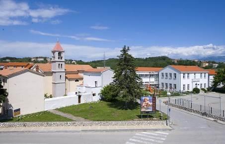 BROJ PROJEKTA: 15-039 str. 50 2. Crkva Sv. Ivana oznaka na kartografskom prikazu br. 2 Crkva Sv. Ivana Krstitelja jednobrodna je građevina s prizidanom sakristijom i zvonikom.