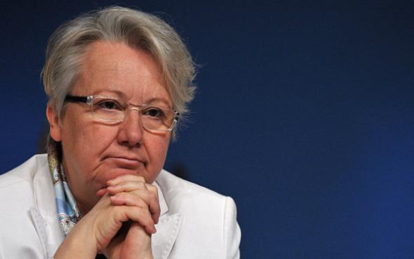 Τα Παραδείγματα Ηθικά Δικαιώματα Γερμανία - Παραιτήθηκε η υπουργός Παιδείας, Αννέτ