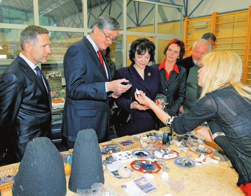 4 15. junij 2012 NAŠA DEDIŠ»INA IN POVEZOVANJE um-a v marci. Gospa Bianca in njen moæ Peter sta zelo dejavna obëana Kamnika.