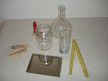 Τάξη Ε 2 Π 1: Είδωλο σε επίπεδο καθρέφτη Εισαγωγικό ερέθισμα Διατύπωση υποθέσεων Υποβρύχια φλόγα Όργανα Υλικά: Τζάμι. Μανταλάκια ξύλινα ή πλαστελίνη. Κερί. Ποτήρι ή Βάζο με νερό. Χάρακας.