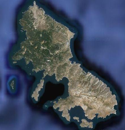 διαστάσεων νησιού με έδαφος κυρίως αμμώδες έως αργιλοαμμώδες θαλάσσιας προέλευσης. Εικόνα 10. Διακρίνονται η βορειοδυτική, η νοτιοανατολική και η κεντρική ενότητα. (Πηγή: www.google.maps.