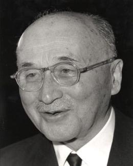 1.2.2 Jean Monnet (1888-1979) Významný francúzsky politik a ekonóm. V rokoch 1919-1923 bol zástupcom generálneho tajomníka Spoločnosti národov (predchodca dnešnej OSN).