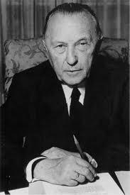 Po vojne pôsobil vo funkcii ekonomického poradcu francúzskej vlády a stal sa vedúcim francúzskeho plánovacieho úradu. Jean Monnet zasvätil život myšlienke európskej integrácie.