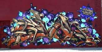 (Bubble style): (Wild style): Ο όρος graffiti κάνει την εμφάνιση του κάπου στα 1850 και χρησιμοποιήθηκε από αρχαιολόγους, στη προσπάθεια τους να χαρακτηρίσουν τις επιγραφές και τις φιγούρες που
