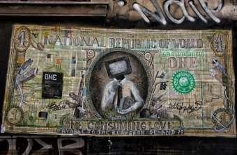 Παράλληλα, οι ζωγραφιές και τα μηνύματα στους δρόμους είναι ένα μέσο φυγής από το άγχος και τα προβλήματα τις νέας γενιάς. Επίσης τα γκράφιτι είναι ένα μέσο αντίδρασης στο κατεστημένο.