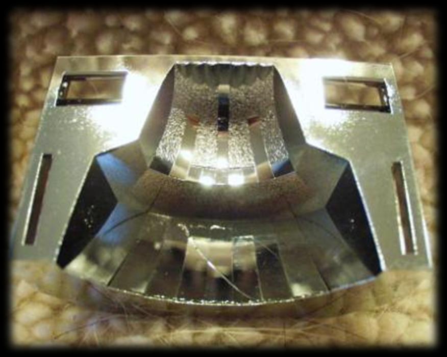 Department of Microelectronics Zrkadlová optika Oblasť snímania sa tvaruje do segmentov parabolickými zrkadlami, ktoré sú delené segmentované.
