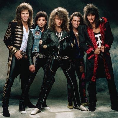 BON JOVI Πενταμελές αμερικανικό σύνολο που σχηματίστηκε στις αρχές της δεκαετίας του 80 από τον Jon Bon Jovi (φωνητικά/κιθάρα) και ανέδειξε τον κιθαρίστα Richie Sambora.