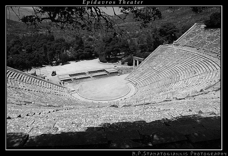 όμως στα χρόνια της ακμής της Αθηναϊκής δημοκρατίας έφτασε στα υψηλότερα επίπεδα καλλιτεχνικής έκφρασης και λαϊκής αποδοχής.