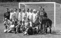 8 ŽARNOVICKÝ MESAČNÍK september 2014 Brigáda na hrade Ďalšia augustová (16.8.) brigáda začala z ostra a niesla sa v duchu prípravy priestoru nádvoria na očakávanú slávnosť Noc hradov a zrúcanín.