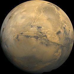 Ο Άρης είναι ο τέταρτος (4ος) σε απόσταση από τον Ήλιο πλανήτης του Ηλιακού μας Συστήματος (Η/Σ) και ακόμη, ο δεύτερος πλησιέστερος στη Γη, και ο έβδομος σε μέγεθος και μάζα του Η/Σ.