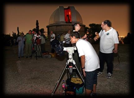 Εκδηλώσεις για. το κοινό στον προαύλιο χώρο του ιστορικού τηλεσκοπίου Δωρίδη στο Θησείο Το διοπτρικό τηλεσκόπιο Newall στην Πεντέλη, ένα από τα παλαιότερα μεγάλα τηλεσκόπια παγκοσμίως.