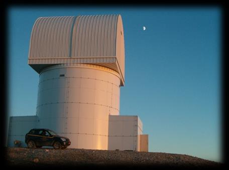 3.2 Υποδομές Οι βασικότερες κτηριακές εγκαταστάσεις του ΙΑΑΔΕΤ, εκτός από το κτήριο που στεγάζονται τα γραφεία του προσωπικού του ΙΑΑΔΕΤ στην Πεντέλη είναι οι ακόλουθες: 3.2.1 Αστεροσκοπείο Χελμού Το κτήριο του θόλου στο Αστεροσκοπείο Χελμού που στεγάζει το τηλεσκόπιο «ΑΡΙΣΤΑΡΧΟΣ».