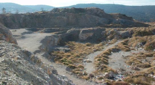 Απαραίτητη επίσης για την επιτυχία της αποκατάστασης της βλάστησης είναι η περίφραξη του χώρου για να προφυλαχτεί ιδιαιτέρως από τη βόσκηση. Εικόνα 49.