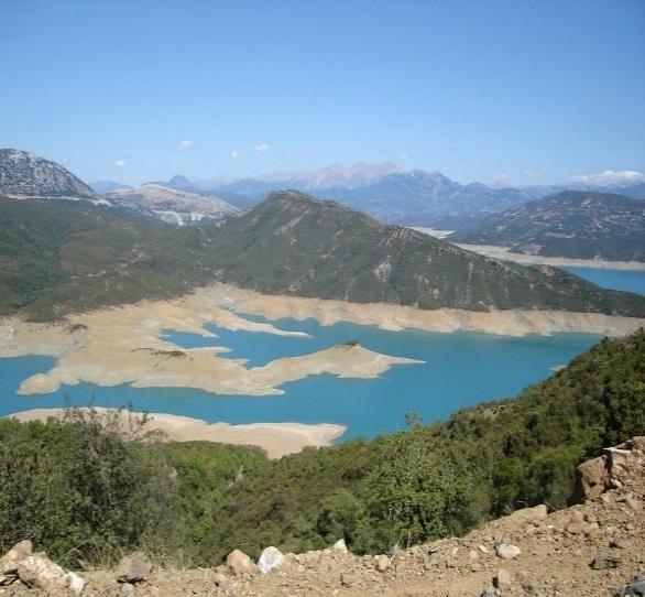 ΥΗΣ έχουν μεγάλη χωρητικότητα και διακύμανση στάθμης και συμβάλλουν στην ανάσχεση πλημμυρών και στην αλλαγή δίαιτας του ποταμού (Λέρης, 2008). Σχήμα 4.3.