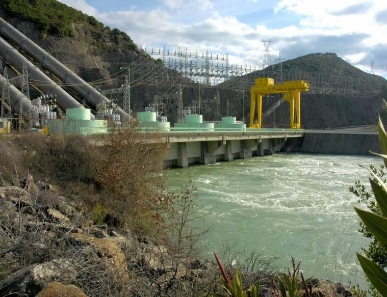 Σχήμα 4.4.2 Η τεχνητή λίμνη Καστρακίου και ο υδροηλεκτρικός σταθμός της Δ.Ε.Η. (http://www.panoramio.