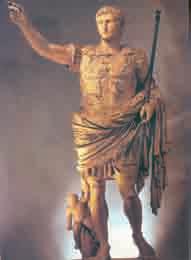 Οι Έλληνες και οι Ρωμαίοι Όρισαν τον αυτοκράτορα «πρώτο πολίτη» της χώρας κι όλοι όφειλαν πίστη και υπακοή σ' αυτόν.