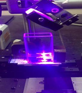 laser να προσπίπτει στο στόχο πυριτίου 3 :
