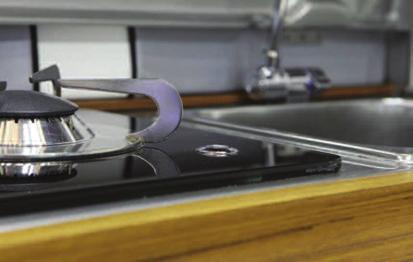 MARINE Cookers Ovens BBQ Κουζίνες Cookers Προσοχή: Πριν χρησιµοποιήσετε τις συσκευές, να έχετε διαβάσει τις οδηγίες χρήσης και να έχετε την εγκατάσταση του καυσίµου σύµφωνα µε τους κανονισµούς.