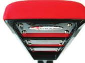 The spring tension and damping can be adjusted separately. This revolutionary new seat with a weight of 12,5 kilogram is the lightest suspension seat in the world!