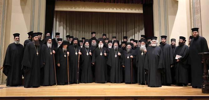 τὴν σύγχυση. Ἀδελφοί μου, ἂς προσπαθήσουμε νὰ βάλλουμε στὴν ζωή μας τὴν ἁπλότητα τοῦ καλοῦ παραδείγματος. Ἂς ἀναζητήσουμε τὸ καλύτερο στὴν ζωή μας.