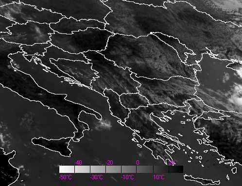 Τα λευκά βέλη δείχνουν τα νέφη ανωµεταφοράς τύπου Cu και τα κόκκινα τα νέφη Cb.