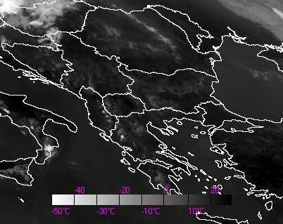 Στην επιφάνεια των 500 mb (εικόνα 63α) διακρίνεται η ράχη των ισοϋψών, το µπροστινό τµήµα της οποίας καλύπτει τις δυτικές περιοχές των αλκανίων.