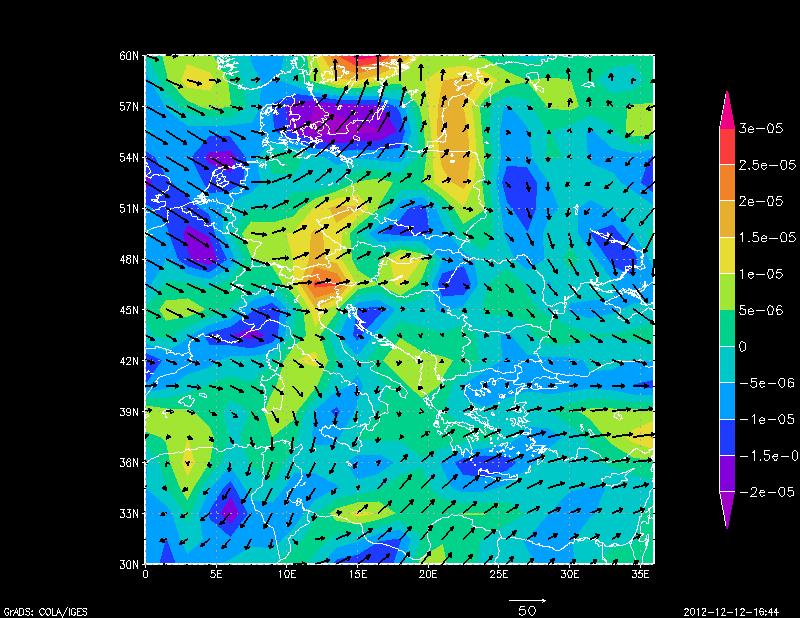 Στην επιφάνεια των 500 mb (µπλε βέλος στην εικόνα 67) παρατηρείται ότι οι νεφώσεις αναπτύσσονται σε περιοχή µε ασθενείς ανέµους και µε ελαφρώς θετικό σχετικό στροβιλισµό.