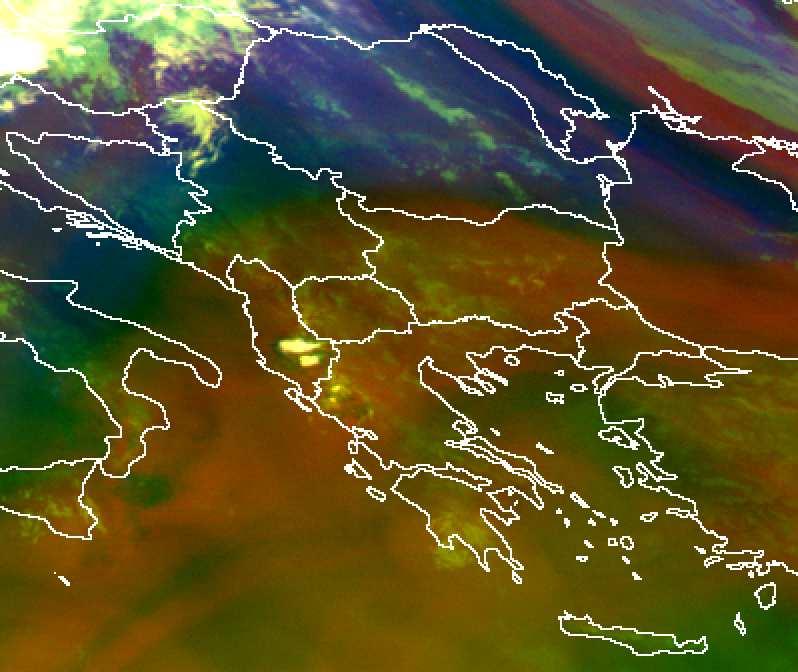 Πάντως η παρουσία ξηρού αέρα στην ανώτερη τροπόσφαιρα άφησε την ηλιακή ακτινοβολία να περάσει ανεπηρέαστη και θερµάνει αρκετά την κατώτερη