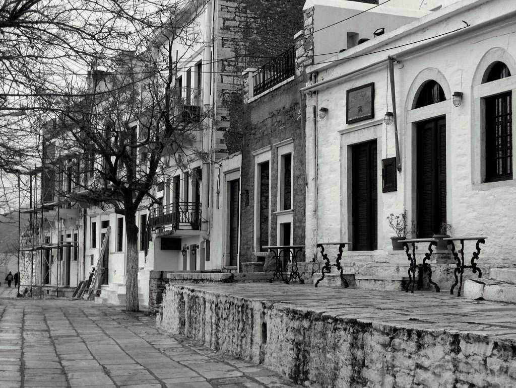 Ρεπορτάζ - Εξορµήσεις Εκδροµή στην Απείρανθο Την Τρίτη 22-1-2008, το σχολείο µας αποφάσισε να κάνει µια εξόρµηση σε ένα παραδοσιακό ορεινό χωριό, στ Απεράθου. Ξεκινήσαµε 8.