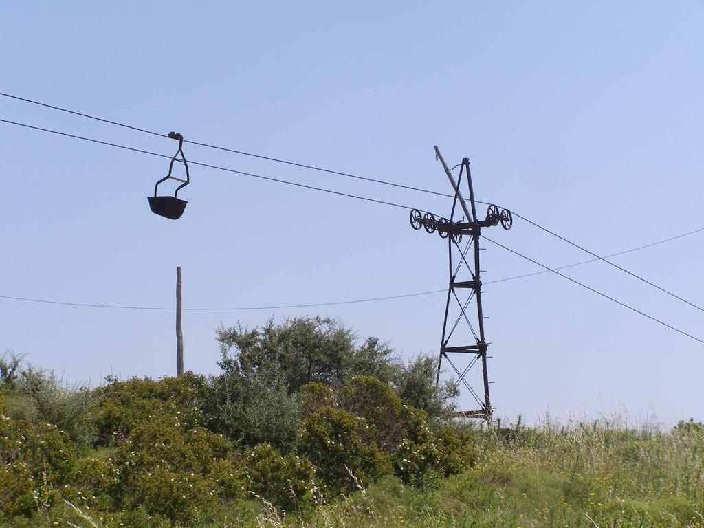 µαζί µε τις καθηγήτριες Κρητικού Σοφία και Μαλεγιαννάκη Ειρήνη εκδίδουν για µια ακόµη φορά την εφηµερίδα «2ο Λογίες» στο σχολείο µας.