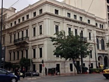 Κάθε υλικό χαρακτηρίζεται από μια διηλεκτρική σταθερά.