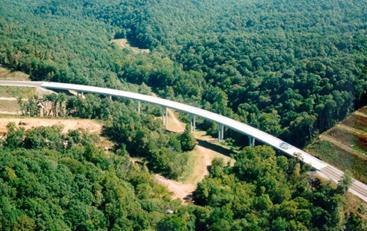 ΚΕΦΑΛΑΙΟ 2 ΑΛΛΗΛΕΠΙΔΡΑΣΗ ΕΔΑΦΟΥΣ ΚΑΤΑΣΚΕΥΗΣ ΚΑΙ ΣΥΣΤΗΜΑΤΑ ΜΟΝΟΛΙΘΙΚΩΝ ΓΕΦΥΡΩΝ Εξαιτίας των περιορισμών που τίθενται από απαιτήσεις λειτουργικότητας το μήκος τυπικών μονολιθικών γεφυρών είναι 80 100