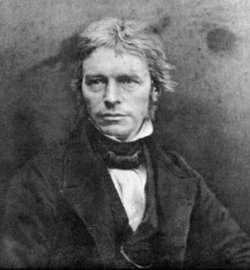 O προσδιορισμός της σύστασης των ατόμων βασίσθηκε άμεσα σε 4 κλασσικά πειράματα: α) Σον νόμο της ηλεκτρόλυσης του Faraday, που δείχνει