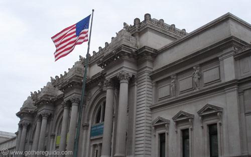 Μητροπολιτικό Mουσείο Ν. Υόρκης Το Μητροπολιτικό Μουσείο Τέχνης ιδρύθηκε το 1870 στο κέντρο της Νέας Υόρκης. Στην Ευρωπαϊκή πτέρυγα για παράδειγμα, θα συναντήσουμε περί τους 2.