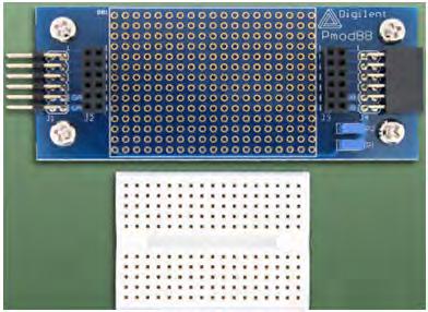 Digilent. Πρόκειται ουσιαστικά για ένα κομμάτι breadboard πάνω στο οποίο μπορεί να υλοποιηθεί οποιοδήποτε σύστημα και αποτελείται από δύο συνδέσμους των 16 pin. Στο Σχήμα 2.6 παρουσιάζεται το PmodBB.