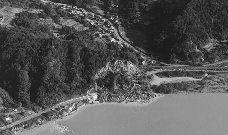 Η εστία του σεισμού εντοπίστηκε σε βάθος 13 km επί ενεργού συστήματος ρηγμάτων και πτυχώσεων το οποίο υπόκειται ενός σχηματισμού εδαφικών αποθέσεων μεγάλου πάχους.