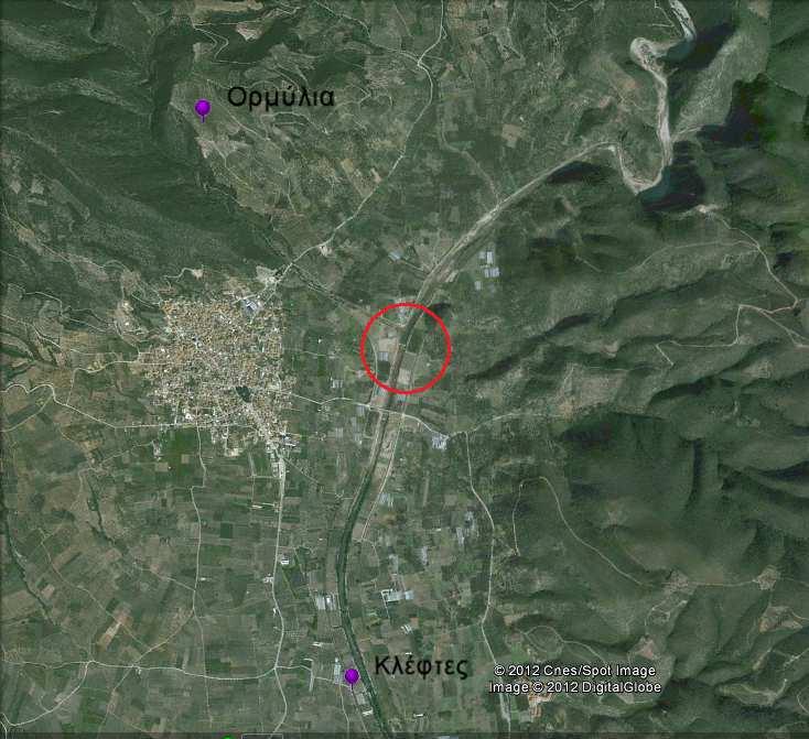 Εικόνα 4.6.2. Φράγµα ανάσχεσης στη λεκάνη απορροής του ποταµού Χαβρία (δορυφορική εικόνα Google Earth) (http://www.google.com/earth/index.html). Figure 4.6.2. Flood control dam at the Chavrias river basin.