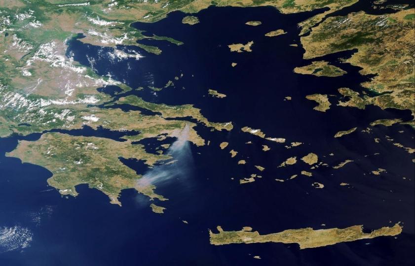 20 ΠΑΡΑΚΟΛΟΥΘΗΣΗ ΤΩΝ ΩΚΕΑΝΩΝ ΚΑΙ ΤΩΝ ΜΕΤΑΒΟΛΩΝ ΤΟΥΣ Σχήμα 2.13: Εικόνα από το δορυφόρο Εnvisat όπου φαίνεται ο καπνός από την πυρκαγιά στο Γραμματικό τον Αύγουστο 09 (http://spacegizmo.livingdazed.