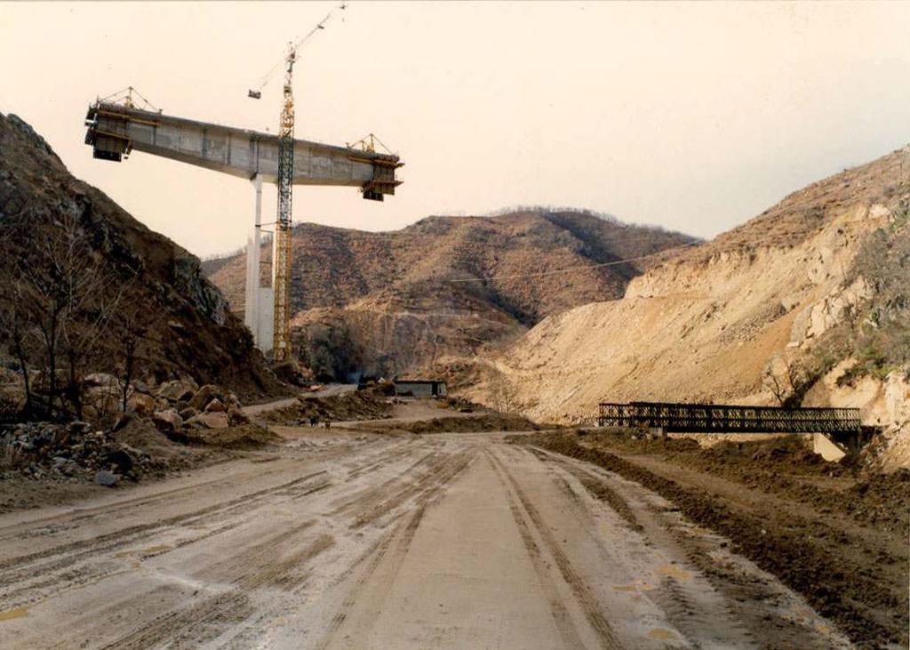 Εικόνα 1.2. Απεικόνιση γέφυρας που κατασκευάζεται µε τη µέθοδο της προβολοδόµησης.