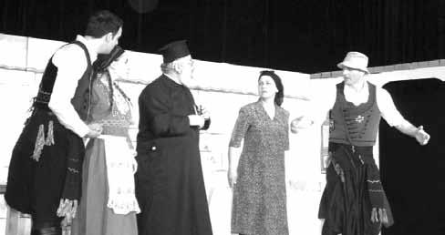 «Ένα μεγάλο ευχαριστώ για όσα προσέφερες και συνεχίζεις να προσφέρεις τα τελευταία 25 χρόνια, την συνεργασία και τον αλληλοσεβασμό που καλλιεργείς με όλους τους συνεργάτες σου», είπε επιδίδοντας την
