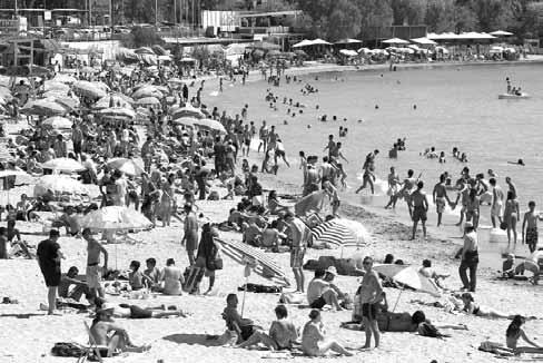 Εξερχόμενος του εκλογικού κέντρου, ο κ.