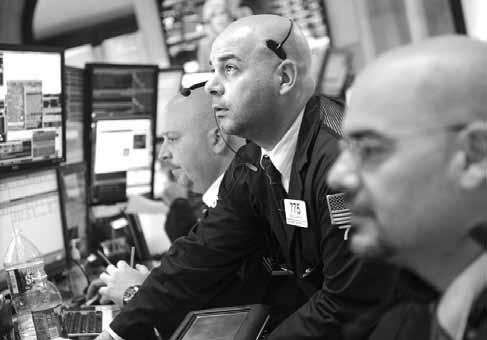 Economy 37 GreekNews Δευτέρα 7 Μαΐου 2012 Μonday, May 7, 2012 A BAD WEEK FOR THE NEW YORK STOCK EXCHANGE Traders work on the floor of the New York Stock Exchange before the Closing Bell in New York,