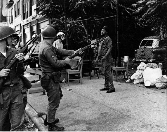 Μετά το 65.. Η παρακμή 1967 Ένοπλες φυλετικές συγκρούσεις με 40 νεκρούς. Κίνημα Black power Μετά το 1970. Κρίση πετρελαίου. Στροφή παγκόσμιας αγοράς σε μικρότερα και χαμηλής κατανάλωσης αυτοκίνητα.