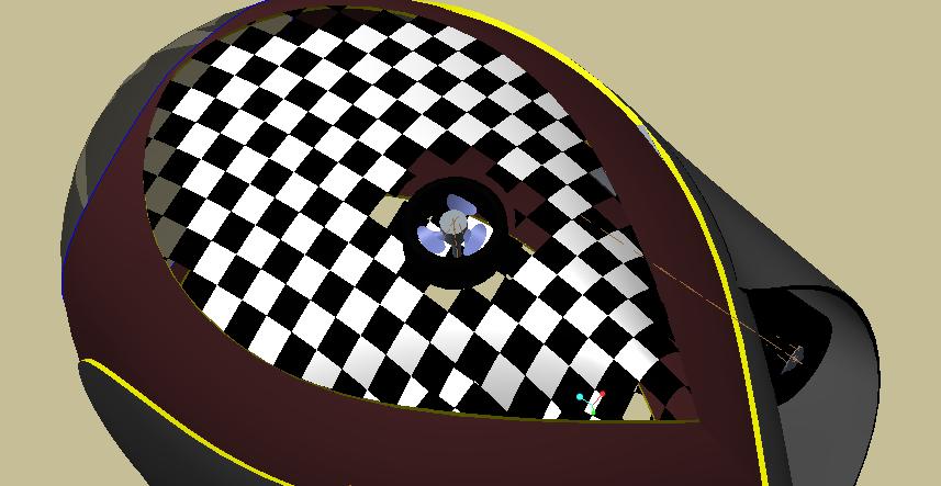 Στο πάνω μέρος του περιβλήματος σε σχέδιο σκακιέρας παρατηρείται ότι κάποια τετράγωνα είναι κενά.